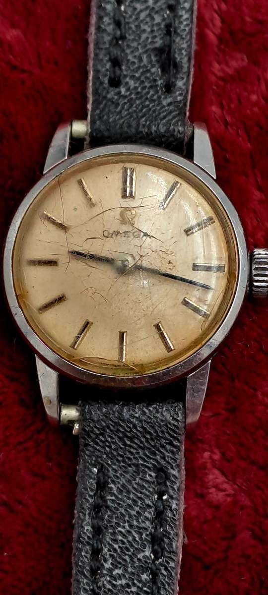 1960's Omega Ladies mechanical Watch (running sometimes- overwind ) 620 movement