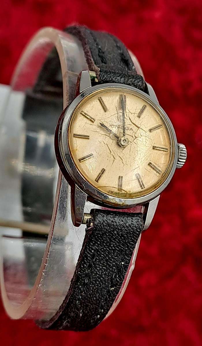1960's Omega Ladies mechanical Watch (running sometimes- overwind ) 620 movement