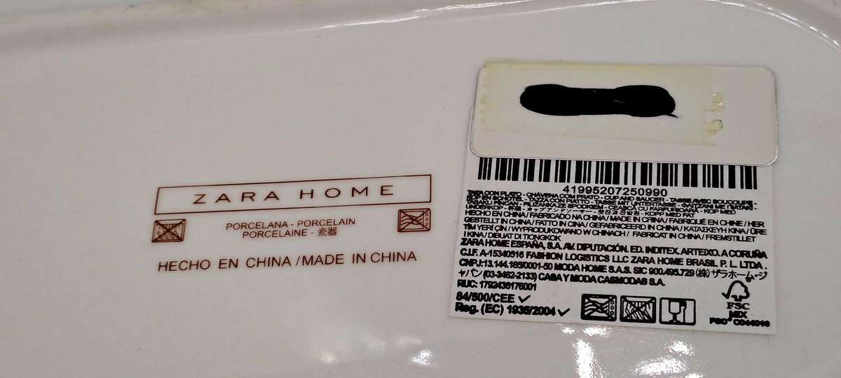 2 Zara Home -Hecho en China Porcelain Merry Christmas Cups on Tray