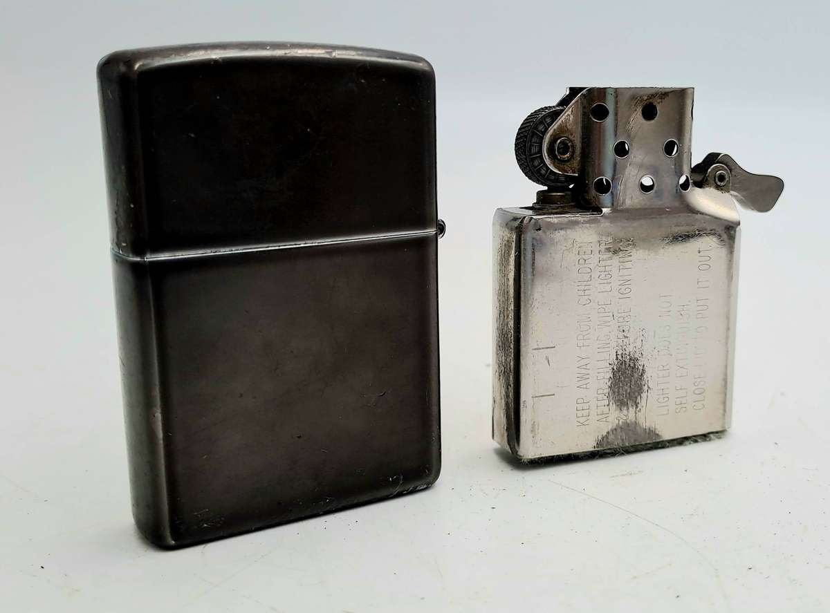 Vintage ZIPPO Lighter-great Spark need fluid Made in Bradford USA