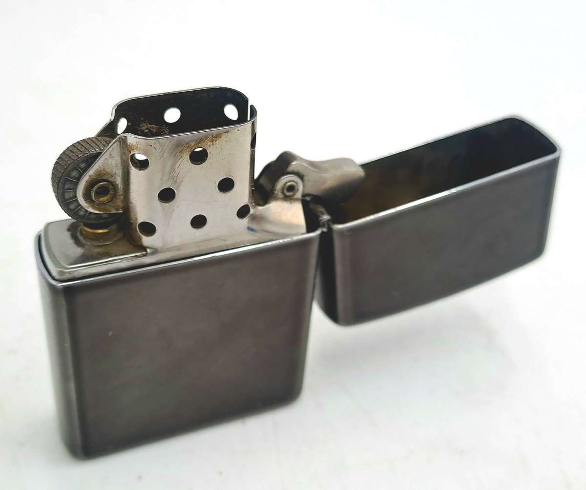 Vintage ZIPPO Lighter-great Spark need fluid Made in Bradford USA