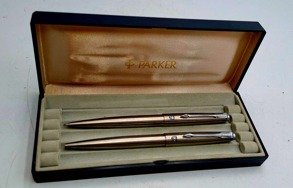 Pre-Owned 1982 Parker Roller ballpen and 0.5 Pencil set (the pencil have a blockage)-Branded
