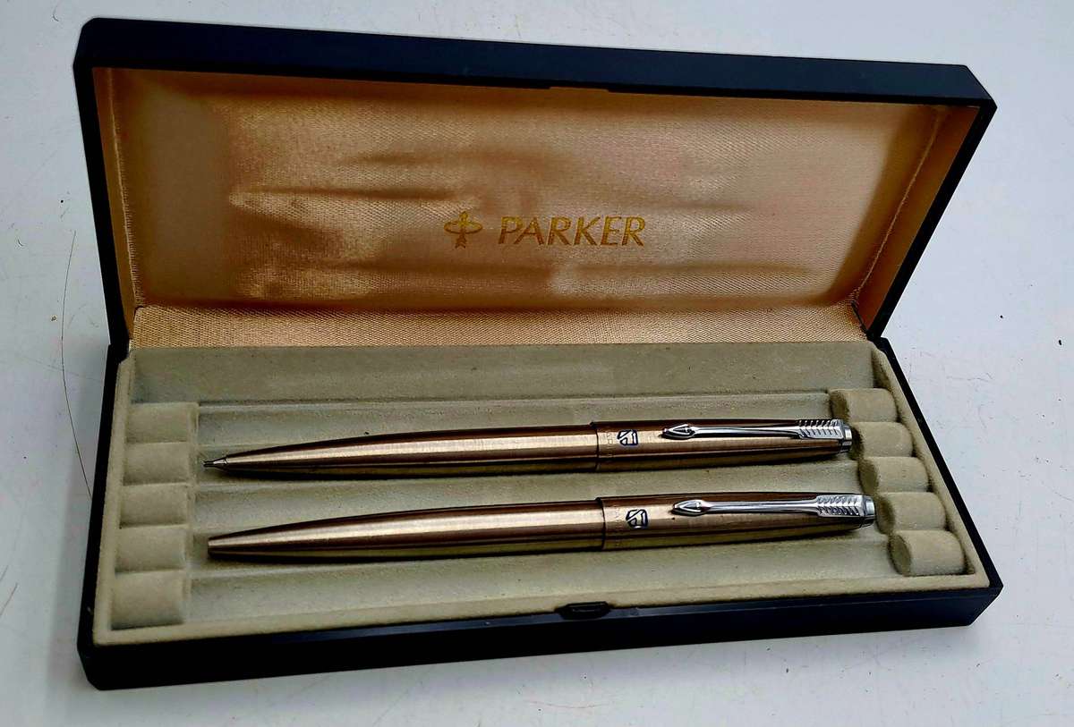 Pre-Owned 1982 Parker Roller ballpen and 0.5 Pencil set (the pencil have a blockage)-Branded