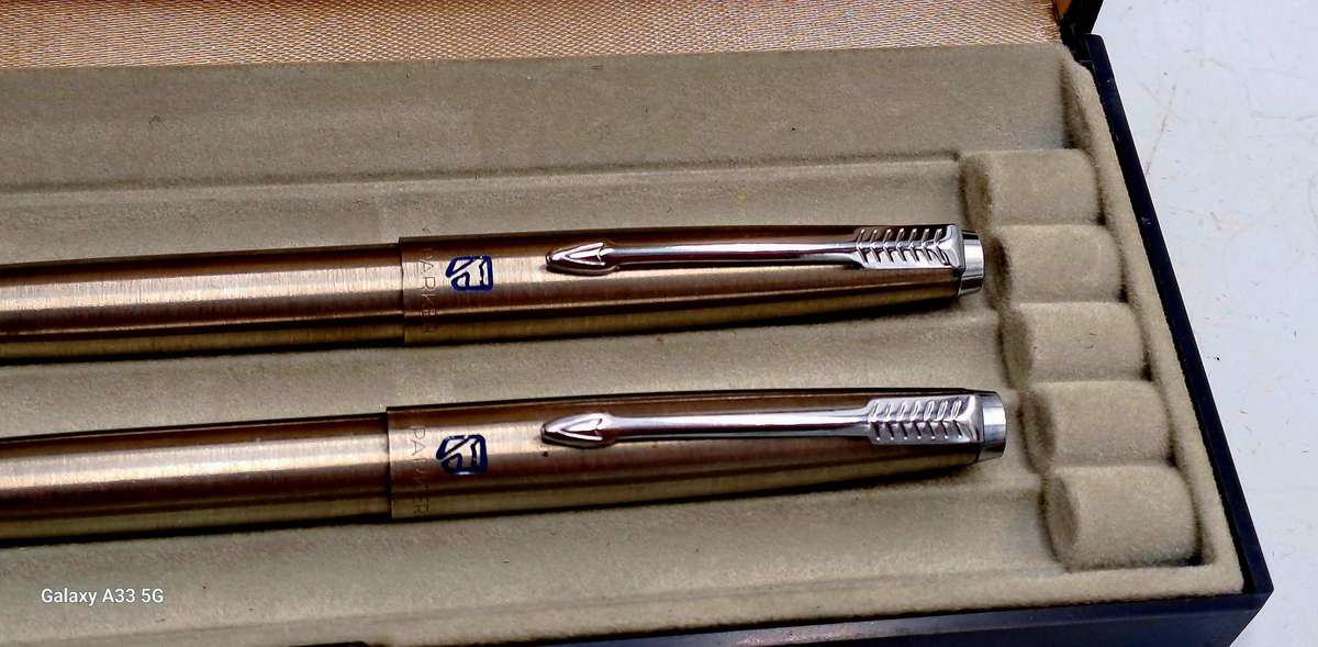 Pre-Owned 1982 Parker Roller ballpen and 0.5 Pencil set (the pencil have a blockage)-Branded