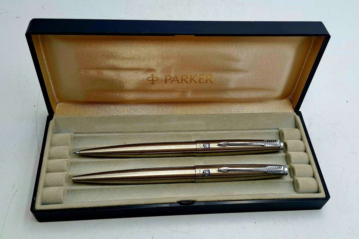 Pre-Owned 1982 Parker Roller ballpen and 0.5 Pencil set (the pencil have a blockage)-Branded