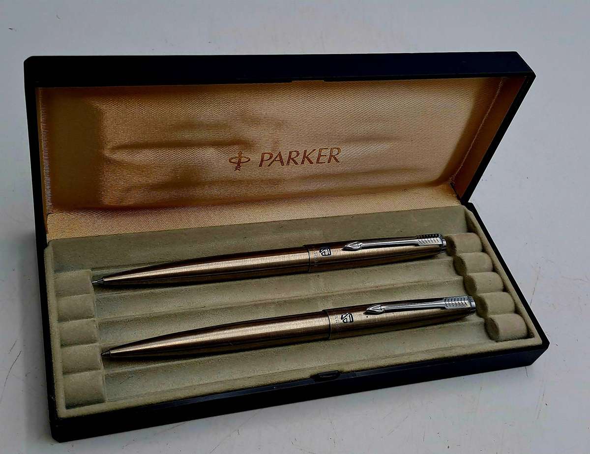 Pre-Owned 1982 Parker Roller ballpen and 0.5 Pencil set (the pencil have a blockage)-Branded