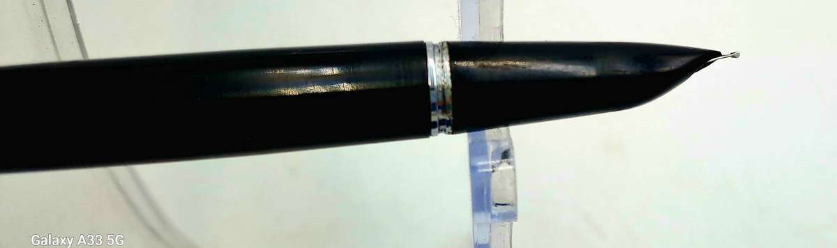 Pre-Owned Vintage Black Parker 21 Fountain Pen Made in USA
