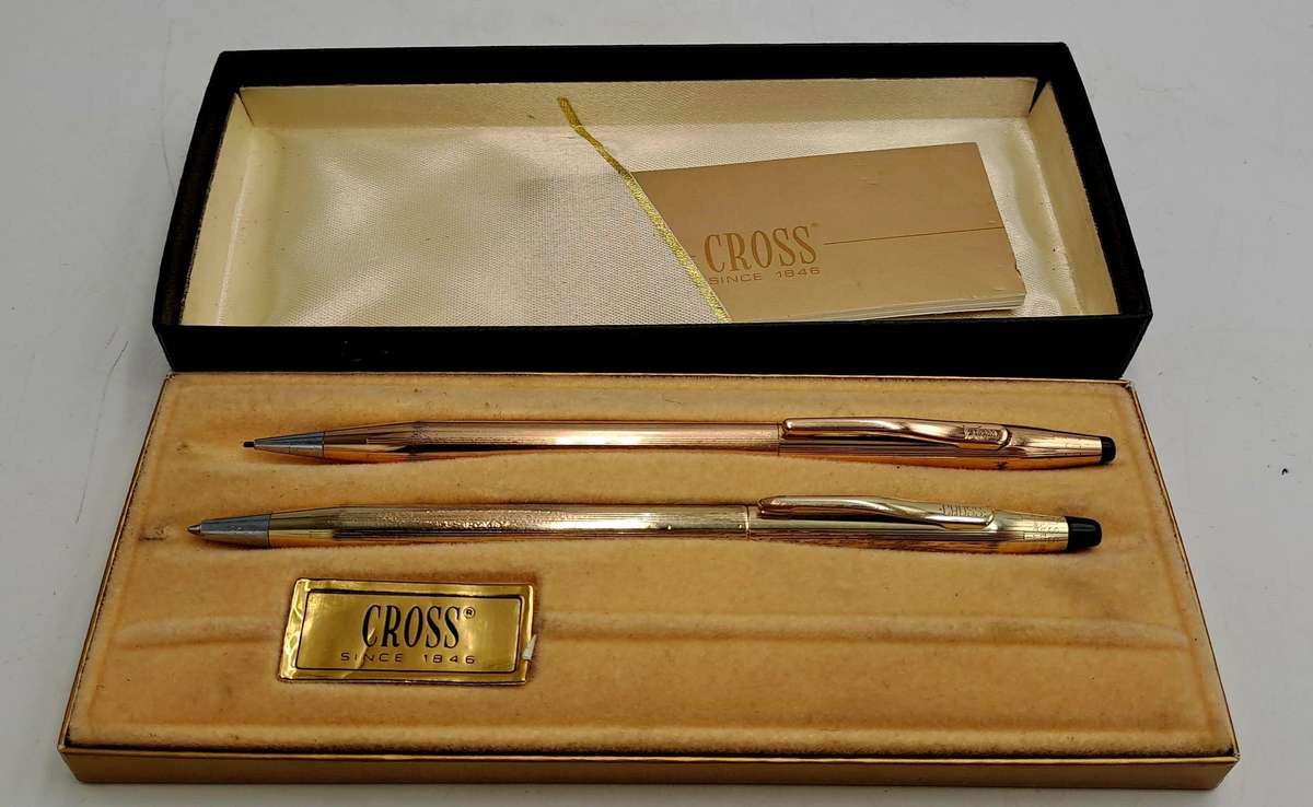 Pre-Owned Cross 1/20 10kt Rolled Gold Ball Pen and 1/20 14kt Gold Filled 0,9mm Pencil-in Case