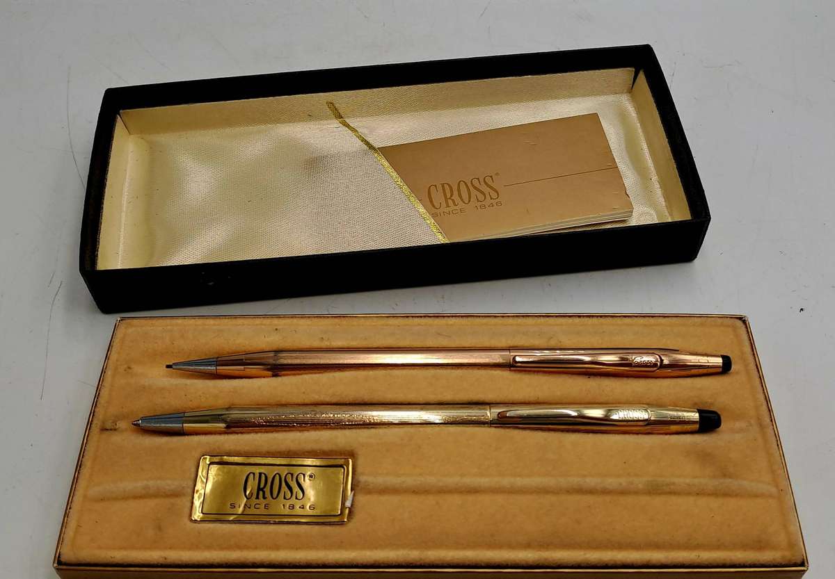 Pre-Owned Cross 1/20 10kt Rolled Gold Ball Pen and 1/20 14kt Gold Filled 0,9mm Pencil-in Case
