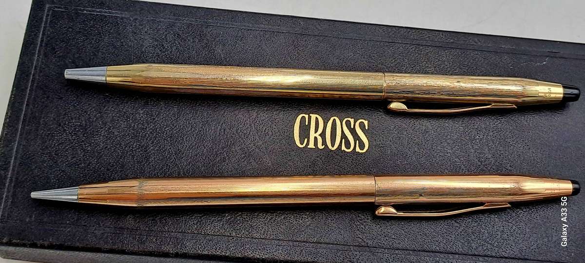Pre-Owned Cross 1/20 10kt Rolled Gold Ball Pen and 1/20 14kt Gold Filled 0,9mm Pencil-in Case