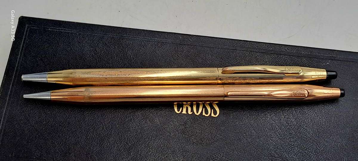 Pre-Owned Cross 1/20 10kt Rolled Gold Ball Pen and 1/20 14kt Gold Filled 0,9mm Pencil-in Case