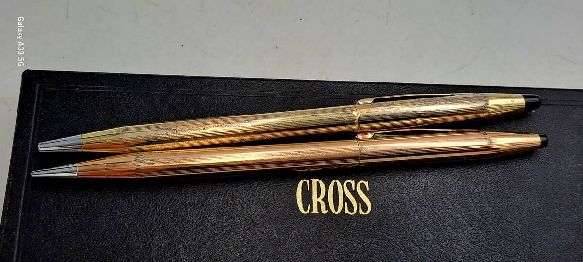 Pre-Owned Cross 1/20 10kt Rolled Gold Ball Pen and 1/20 14kt Gold Filled 0,9mm Pencil-in Case