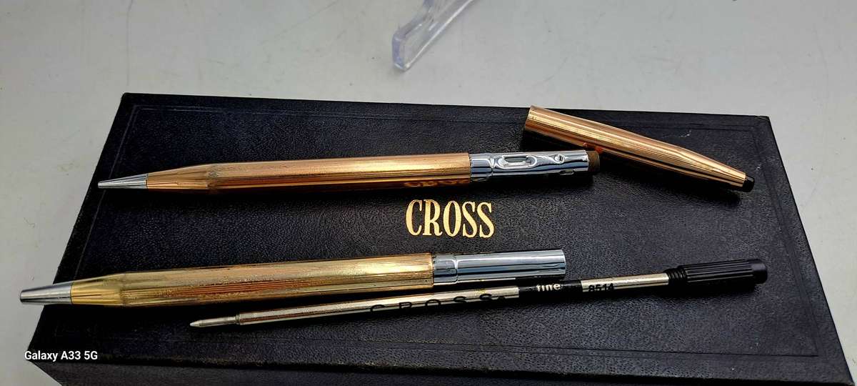 Pre-Owned Cross 1/20 10kt Rolled Gold Ball Pen and 1/20 14kt Gold Filled 0,9mm Pencil-in Case