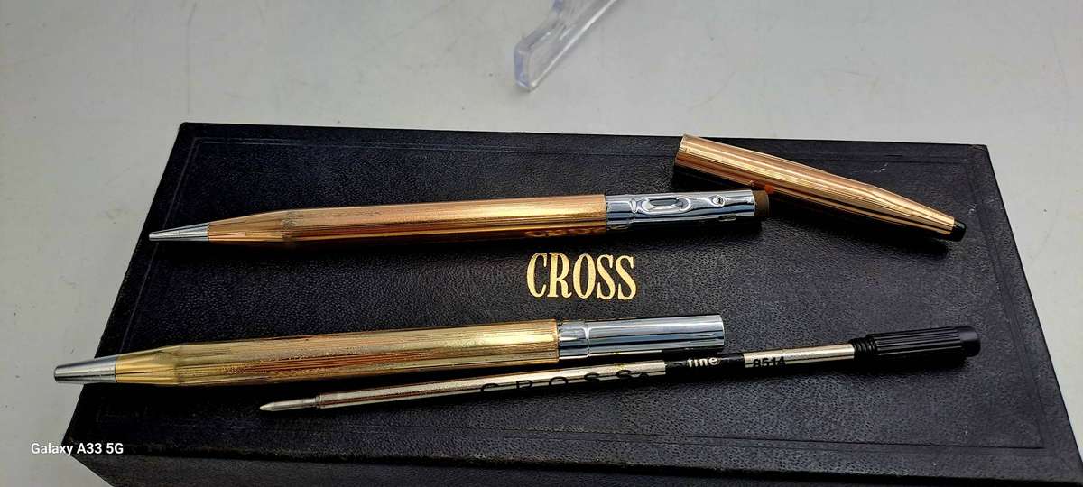 Pre-Owned Cross 1/20 10kt Rolled Gold Ball Pen and 1/20 14kt Gold Filled 0,9mm Pencil-in Case