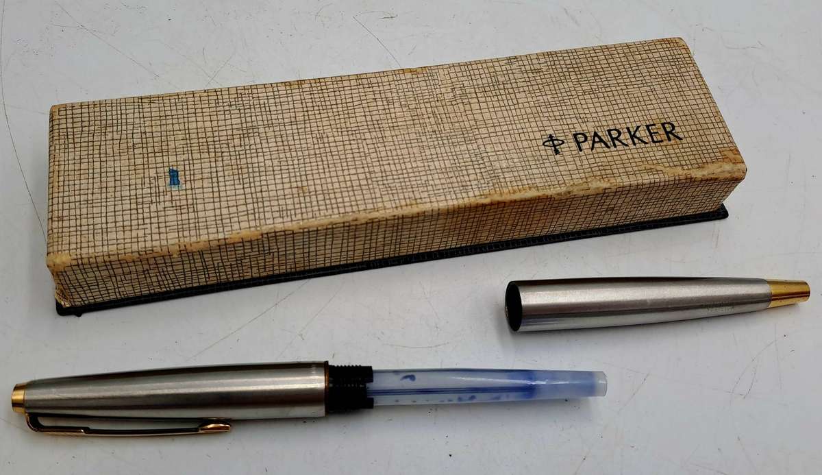 Pre-Owned Vintage Parker Fountain Pen Made in England ( Ink tested 2025/10/20)