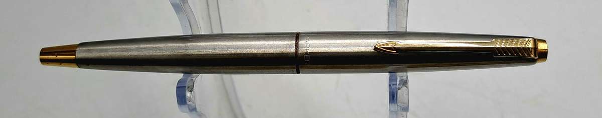 Pre-Owned Vintage Parker Fountain Pen Made in England ( Ink tested 2025/10/20)