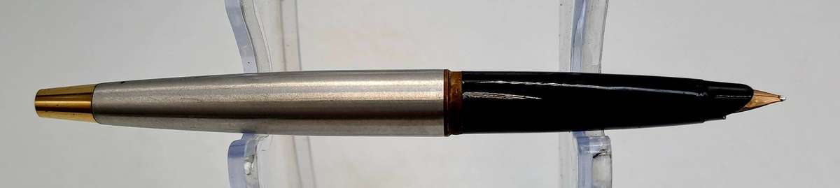 Pre-Owned Vintage Parker Fountain Pen Made in England ( Ink tested 2025/10/20)