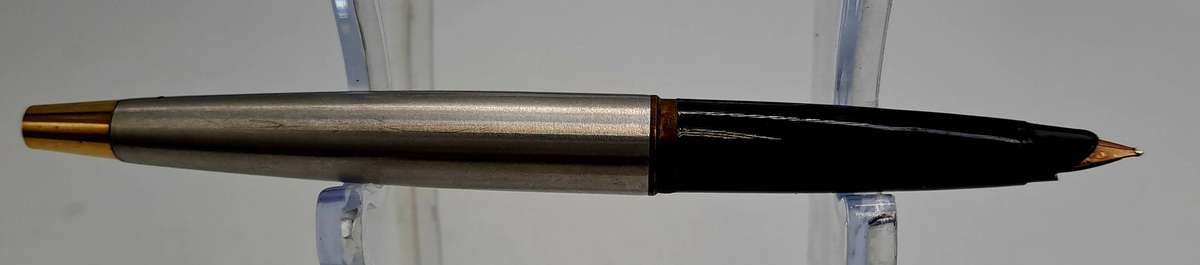 Pre-Owned Vintage Parker Fountain Pen Made in England ( Ink tested 2025/10/20)
