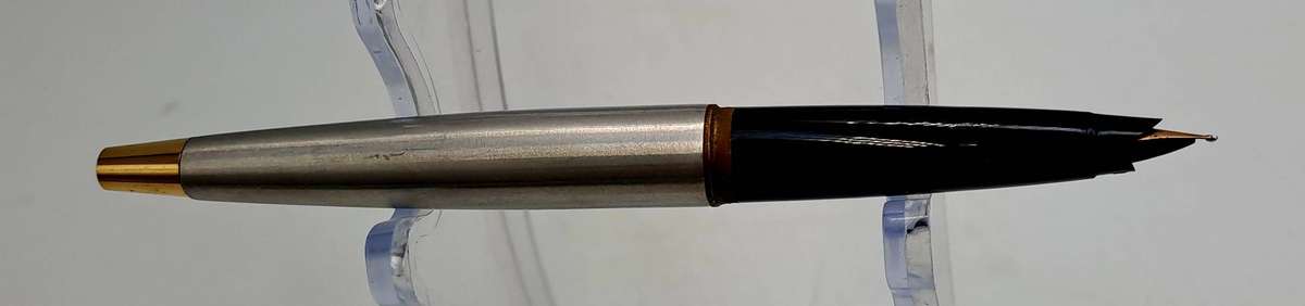 Pre-Owned Vintage Parker Fountain Pen Made in England ( Ink tested 2025/10/20)