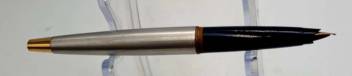 Pre-Owned Vintage Parker Fountain Pen Made in England ( Ink tested 2025/10/20)