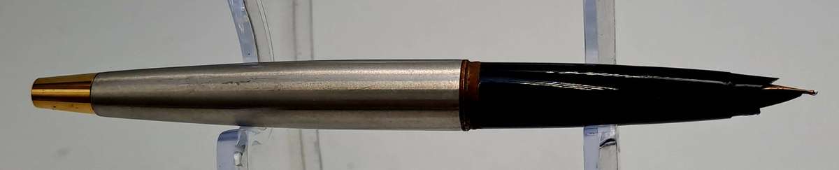 Pre-Owned Vintage Parker Fountain Pen Made in England ( Ink tested 2025/10/20)