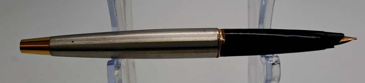 Pre-Owned Vintage Parker Fountain Pen Made in England ( Ink tested 2025/10/20)