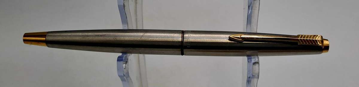 Pre-Owned Vintage Parker Fountain Pen Made in England ( Ink tested 2025/10/20)