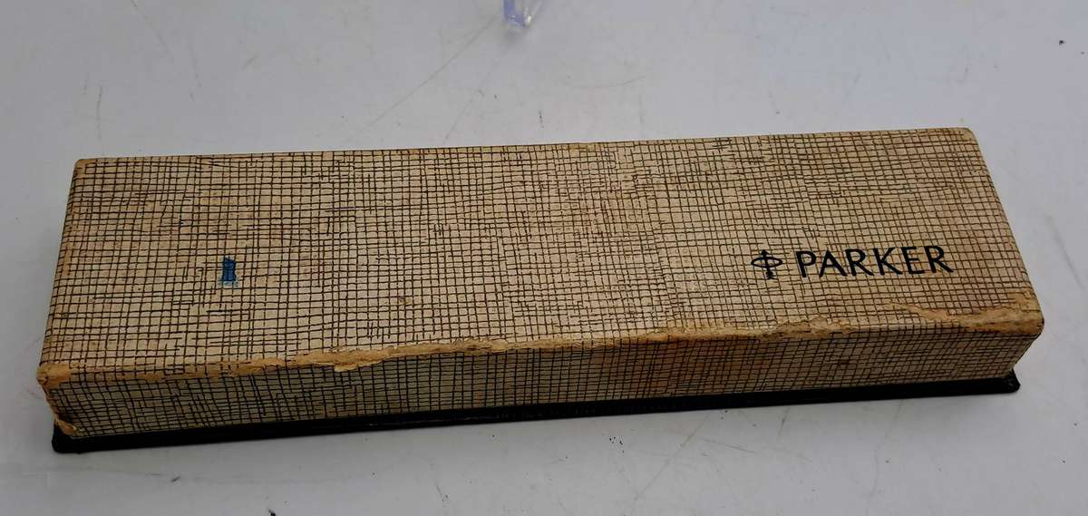 Pre-Owned Vintage Parker Fountain Pen Made in England ( Ink tested 2025/10/20)