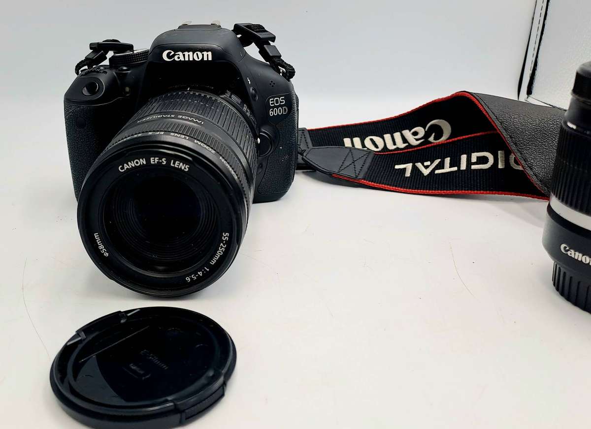 Pre-owned Canon EOS 600D Camera Combo with 55-250mm Zoom and 18-55mm Lenses