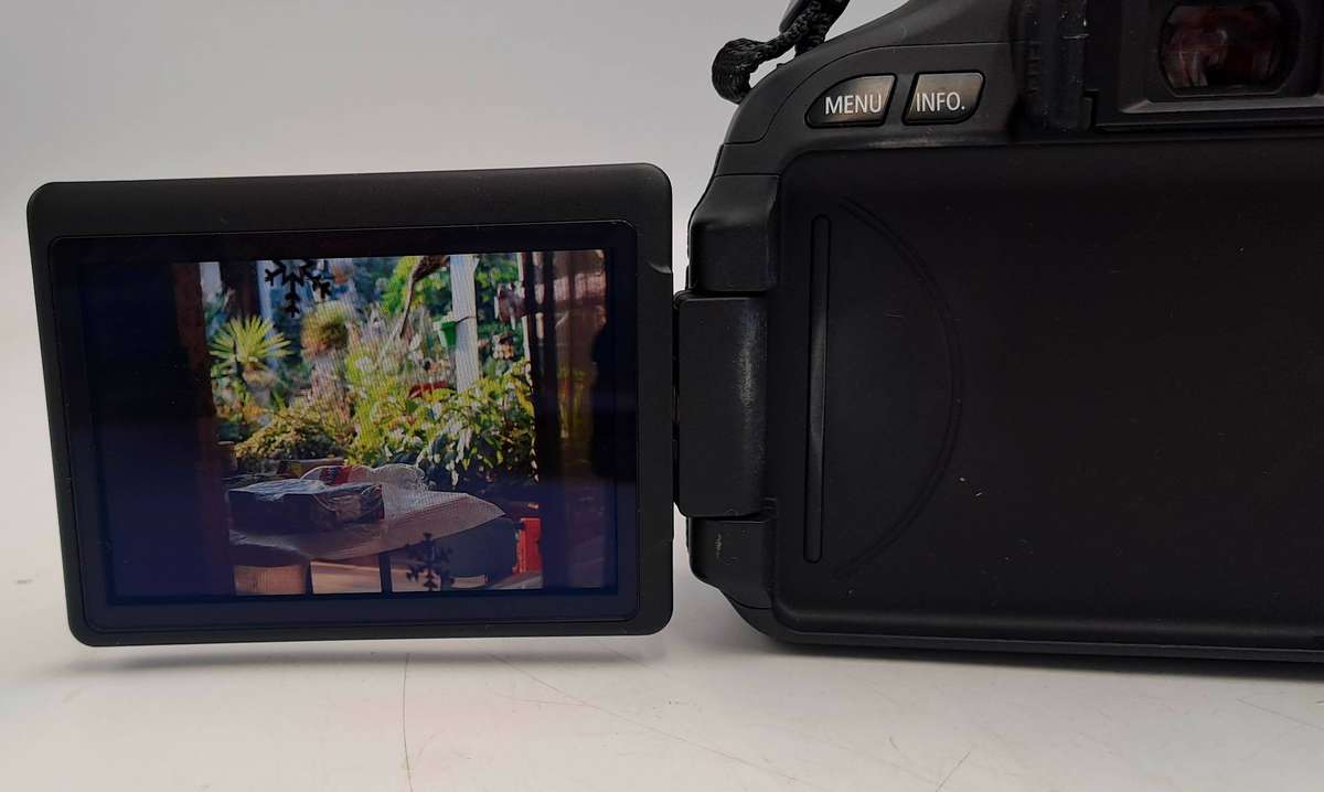 Pre-owned Canon EOS 600D Camera Combo with 55-250mm Zoom and 18-55mm Lenses