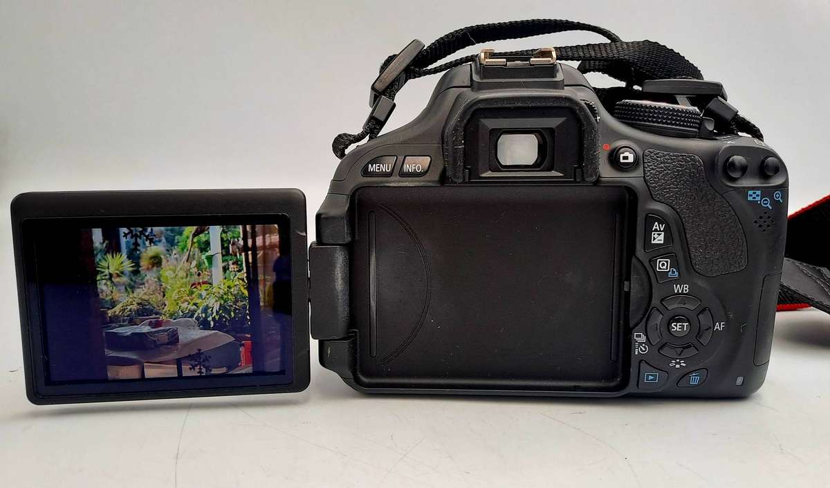 Pre-owned Canon EOS 600D Camera Combo with 55-250mm Zoom and 18-55mm Lenses