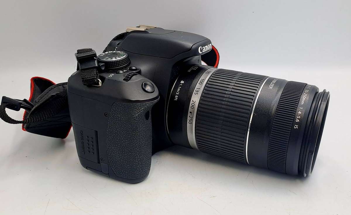 Pre-owned Canon EOS 600D Camera Combo with 55-250mm Zoom and 18-55mm Lenses