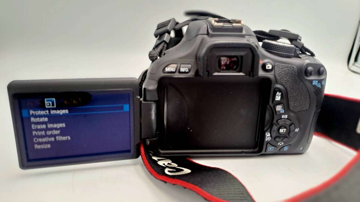 Pre-owned Canon EOS 600D Camera Combo with 55-250mm Zoom and 18-55mm Lenses