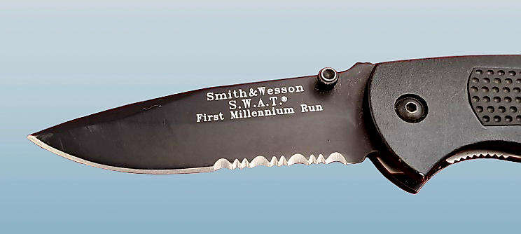 Black Smith & Wesson Performance R.O.C 440 -S.W.A.T First Millennium Run Folding Knife
