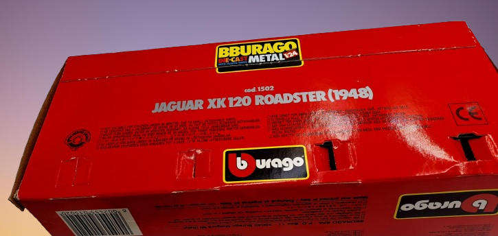 Burago 1.24 Jaguar XK 120 Roadster (1948) British Racing Green-Die-Cast