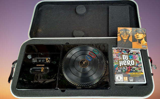 Nintendo Wii DJ Hero Renegade Edition  Complete Turntable Set Aluminium Case with legs
