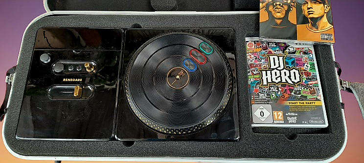 Nintendo Wii DJ Hero Renegade Edition  Complete Turntable Set Aluminium Case with legs