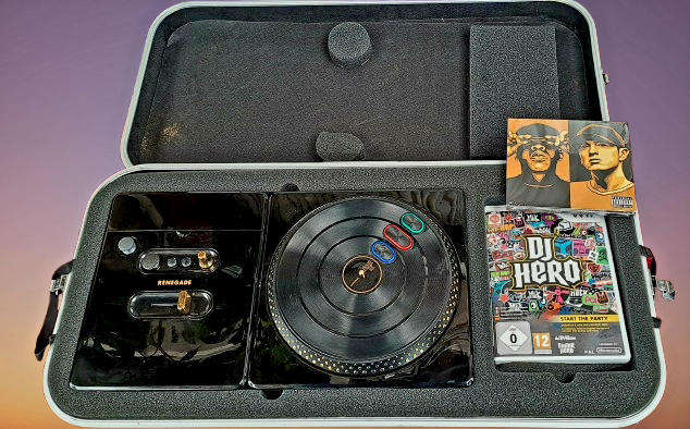Nintendo Wii DJ Hero Renegade Edition  Complete Turntable Set Aluminium Case with legs