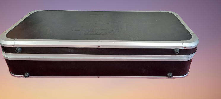 Nintendo Wii DJ Hero Renegade Edition  Complete Turntable Set Aluminium Case with legs