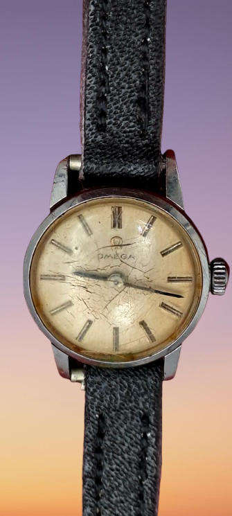 1960's Omega Ladies mechanical Watch (running sometimes- overwind ) 620 movement