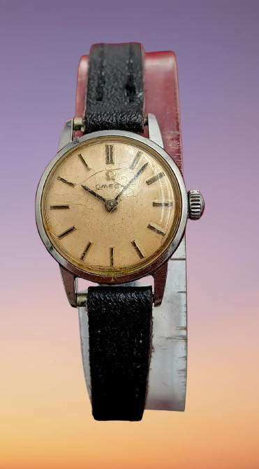 1960's Omega Ladies mechanical Watch (running sometimes- overwind ) 620 movement