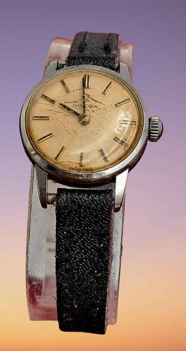1960's Omega Ladies mechanical Watch (running sometimes- overwind ) 620 movement