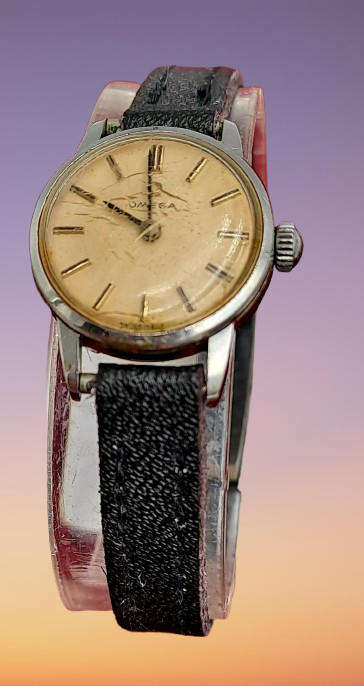 1960's Omega Ladies mechanical Watch (running sometimes- overwind ) 620 movement