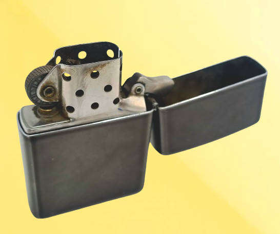 Vintage ZIPPO Lighter-great Spark need fluid Made in Bradford USA