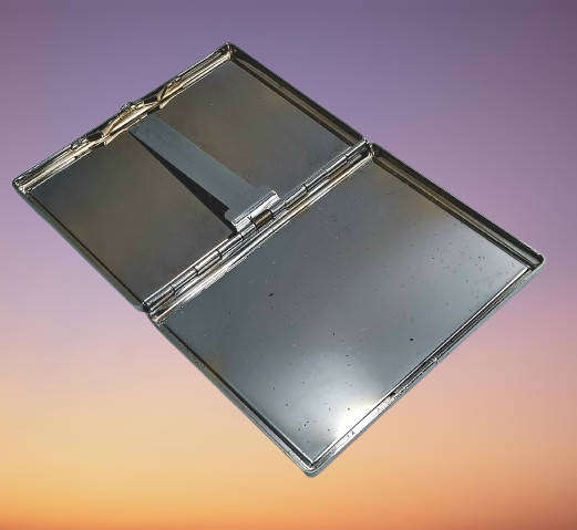 Vintage Cigarette Case - 12cm x 8,7cm x 1,7cm