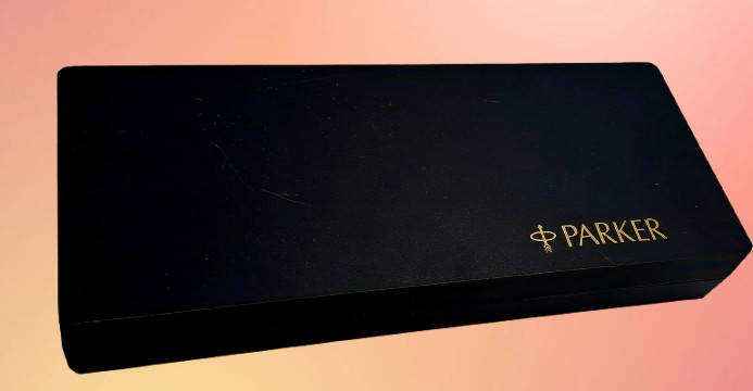 Pre-Owned 1982 Parker Roller ballpen and 0.5 Pencil set (the pencil have a blockage)-Branded