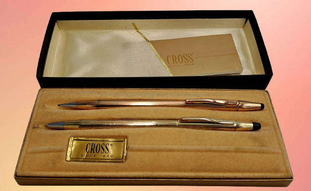 Pre-Owned Cross 1/20 10kt Rolled Gold Ball Pen and 1/20 14kt Gold Filled 0,9mm Pencil-in Case