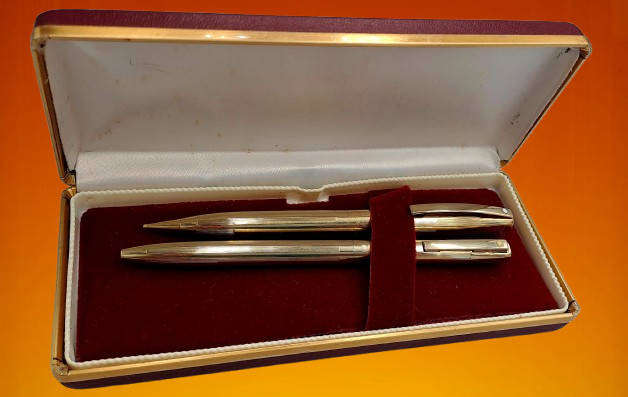 Pre-Owned Vintage Sheaffers Pen and Pencil set in Case (Pen No Refill) Pencil No Lead
