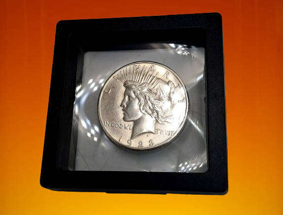 Antique 1891 S United States Of America (SILVER .900) 1 Dollar "Morgan Dollar" in display Box