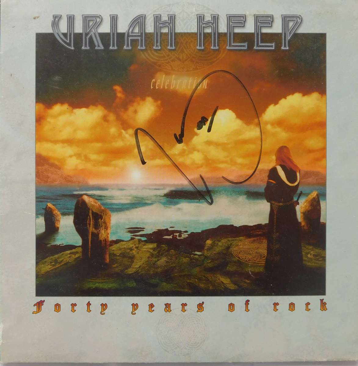 URIAH HEEP - Signed  by Mick Box - Incl. Vinyl Single, PLUS Greatest Hits CD [LP]